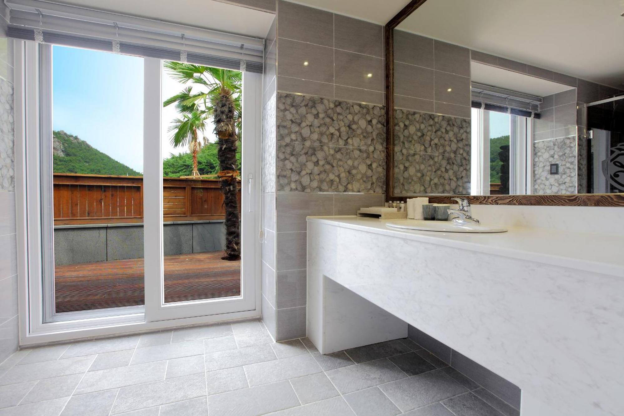 Tongyeong Hansan Marina Resort Room photo